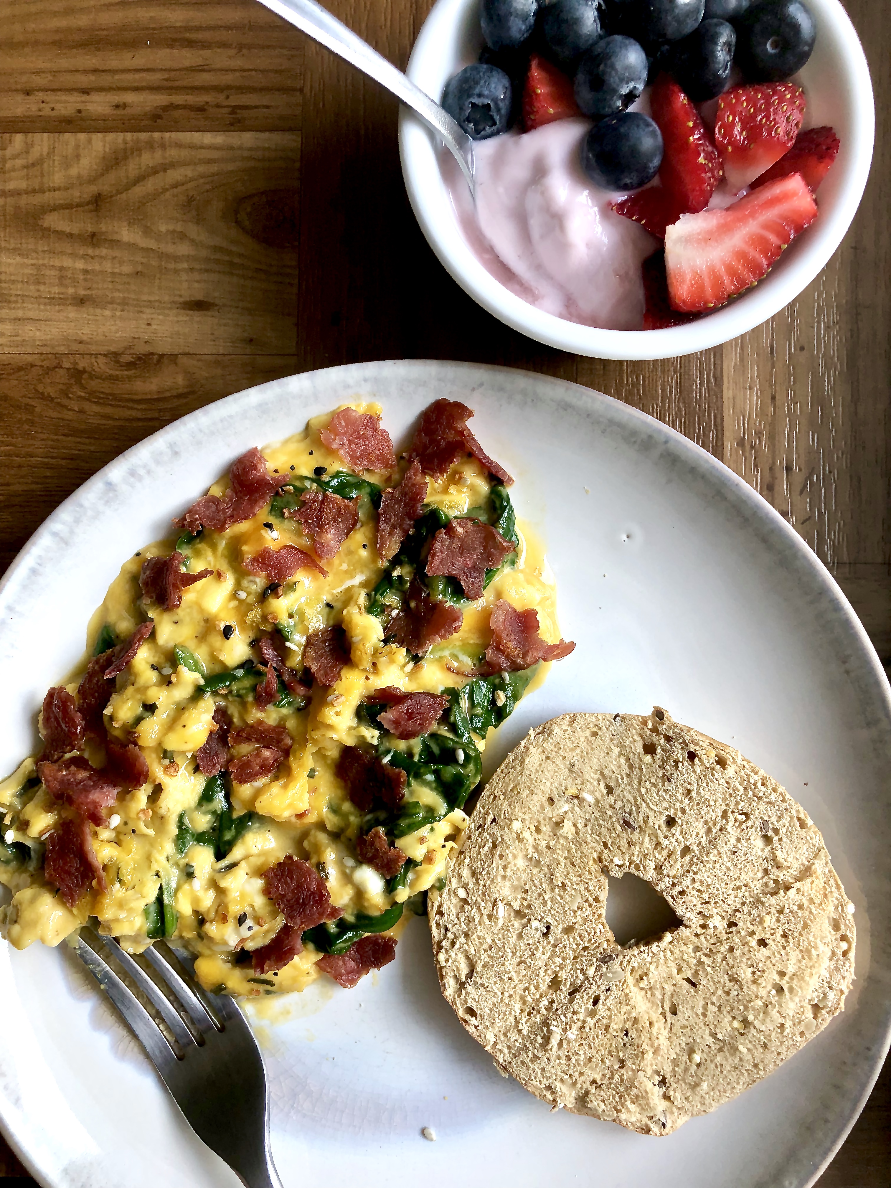 Cheesy Soft Scrambled Eggs with Spinach, image size:3024x4032